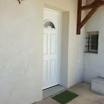 T1 Dans Maison Au Calme