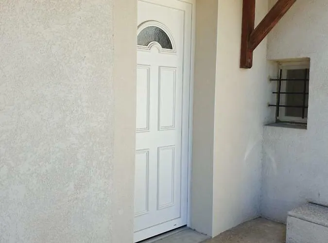 T1 Dans Maison Au Calme